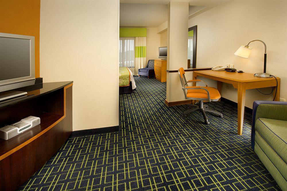 Fairfield Inn And Suites Cleveland Room photo