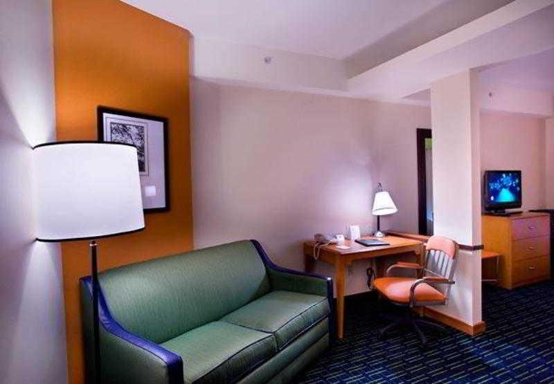 Fairfield Inn And Suites Cleveland Room photo
